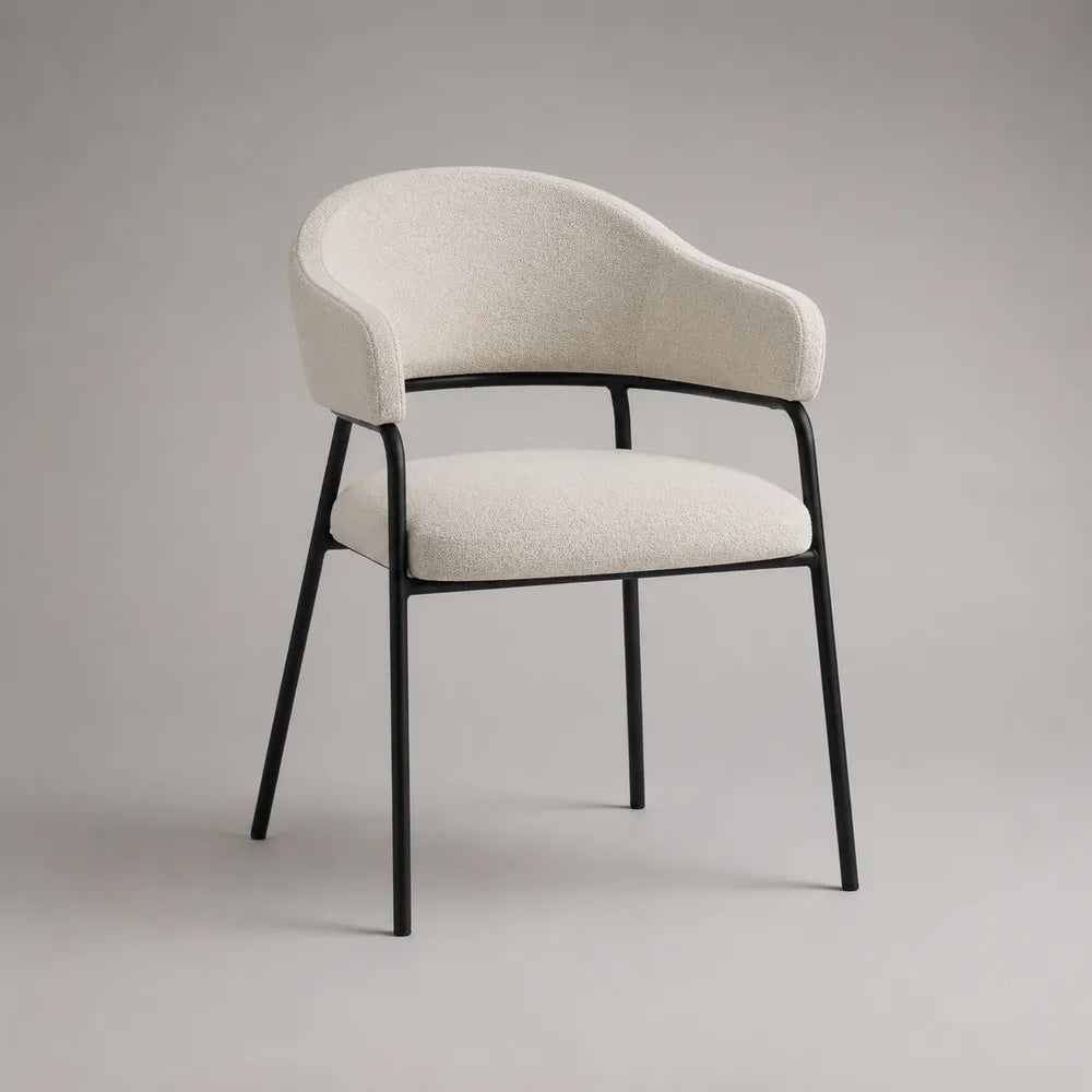 Sedia da pranzo con braccioli 55x55x80 cm rivestimento in tessuto effetto bouclé colore beige struttura in metallo verniciato nero design moderno