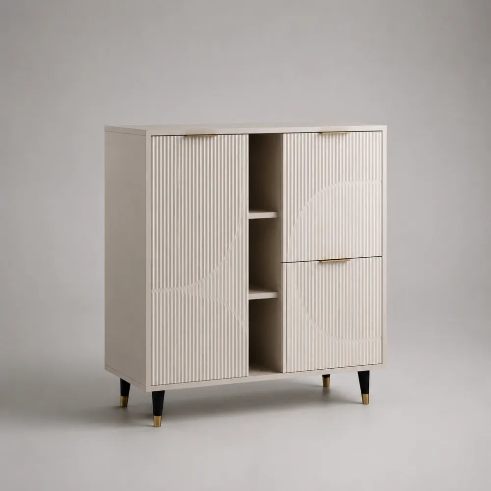 Credenza con 3 ante e vano a giorno MDF effetto beige struttura rettangolare gambe in acciaio nero dettagli dorati 120 x 40 x 130 cm