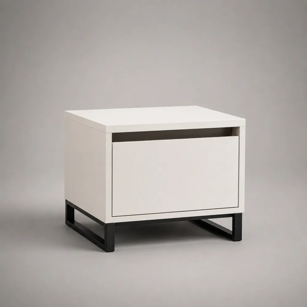 Comodino 1 cassetto 50x40x45 cm struttura in MDF laccato bianco con base in acciaio verniciato nero forma rettangolare